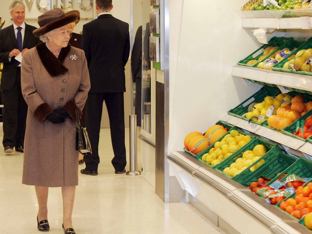 Queen at supermarket