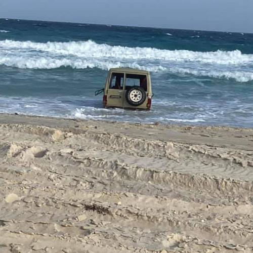 Before-And-After Photos Of Stranded 4WD Shows How The Sea Takes No Prisoners
