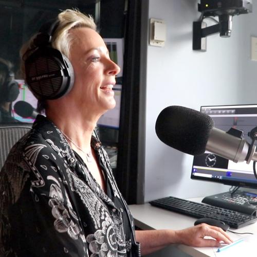 Amanda Keller lets Lisa know what she think about bachelor rumours