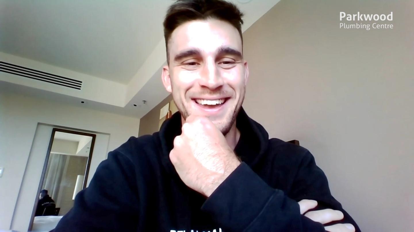 Footy is back and so is Elliot, live from the Gold Coast!