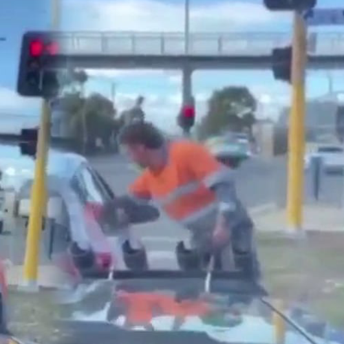 Aussie Tradie Praised After Fellow Commuters Awful Actions At The Lights