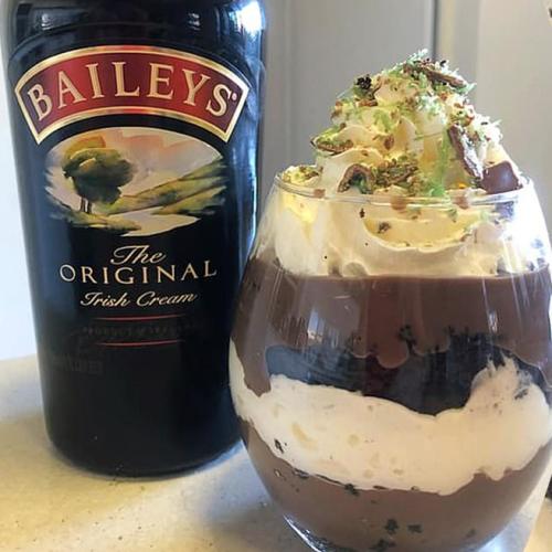 An Internet Queen Has Made A Baileys PARFAIT Out Of A Woolies Mudcake!