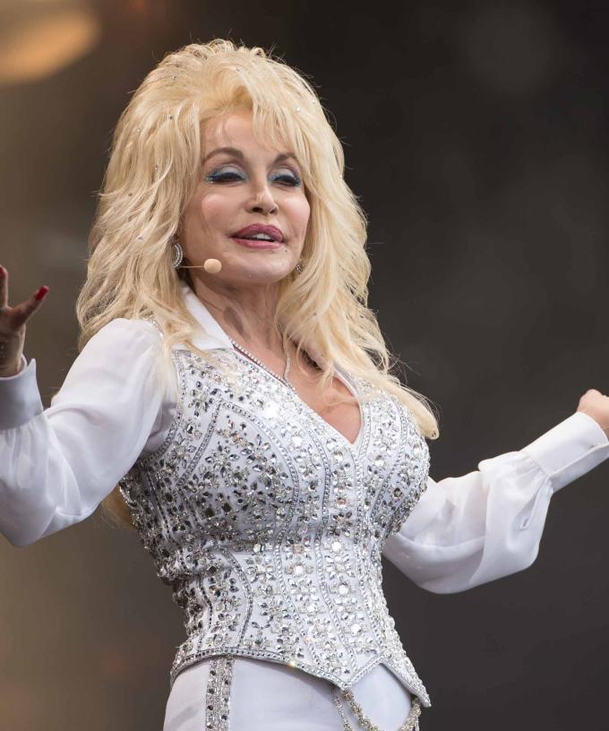 Dolly Parton Wrote 9 To 5 While Bored I Wrote The Song On My Nails