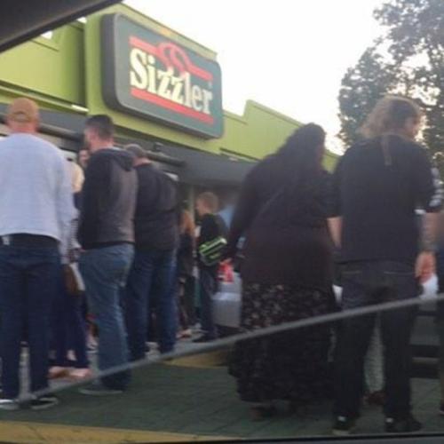 Huge Queues Snake Outside Perth Sizzler Over Weekend Following Closure Announcement