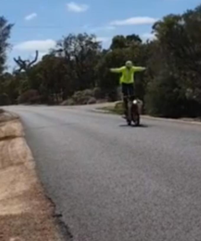 Australia Post Responds To Viral Vid Of Postie S Wheelies Jumps