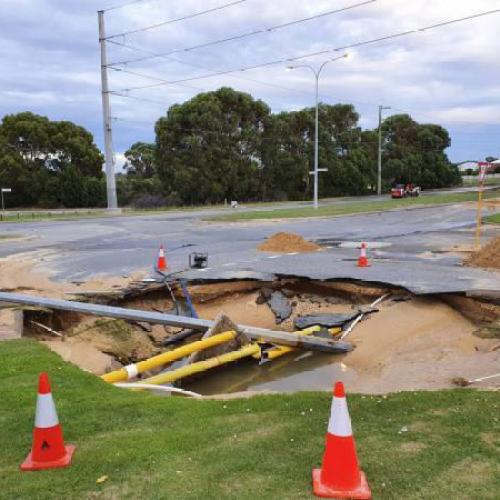 Huge Sinkhole Opens Up In Perth Overnight, Swallows Lamppost