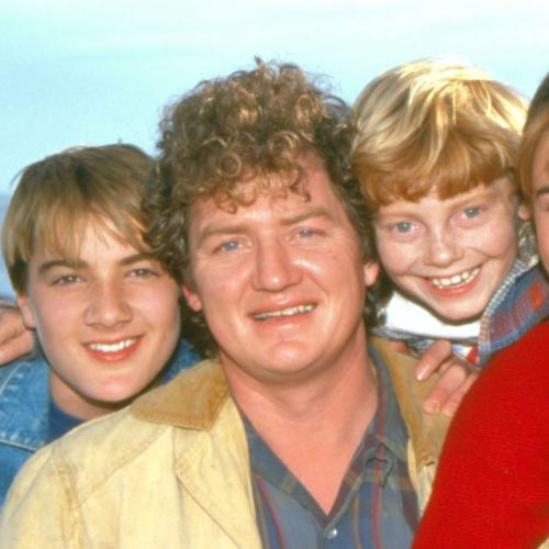 Your Fave '90s Kids TV Show 'Round The Twist' Is Headed To Netflix!