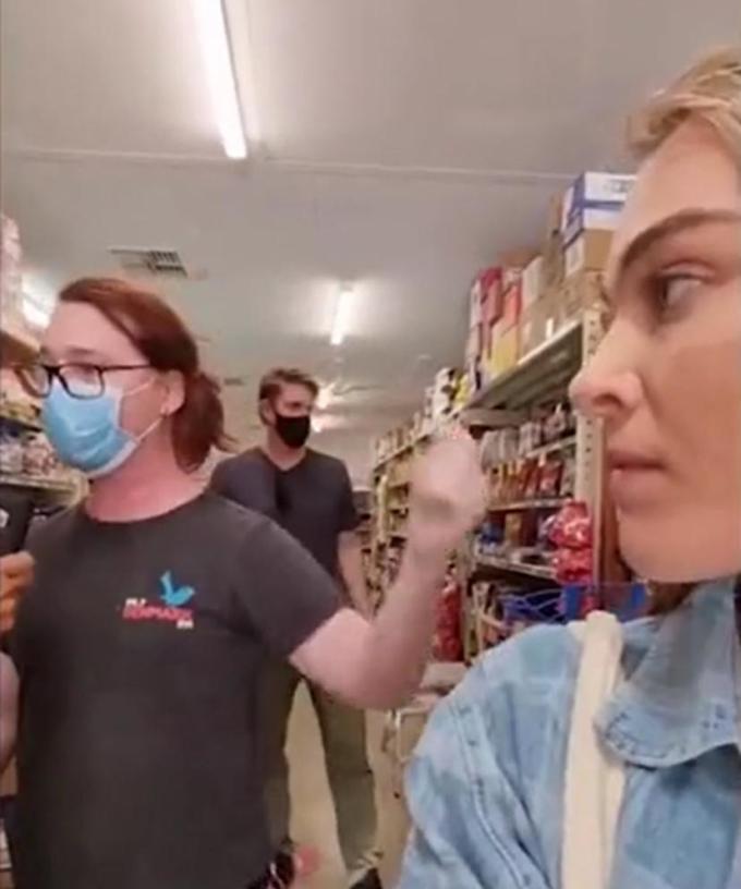 Vegan activist Tash Peterson disrupts Cottesloe shoppers