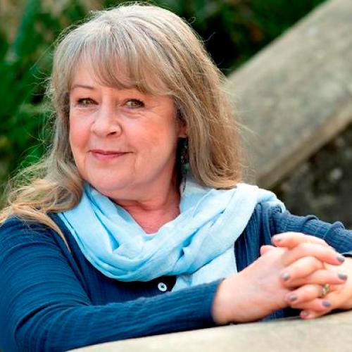 Listen To Noni Hazlehurst Pull This Absolute Zinger On Clairsy