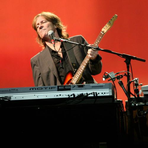 Brett Tuggle, Keyboardist For Fleetwood Mac Dies At Age 70