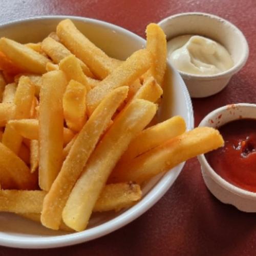 Aussie Outraged After Being Charged $14 For a Bowl of Chips & Sauce