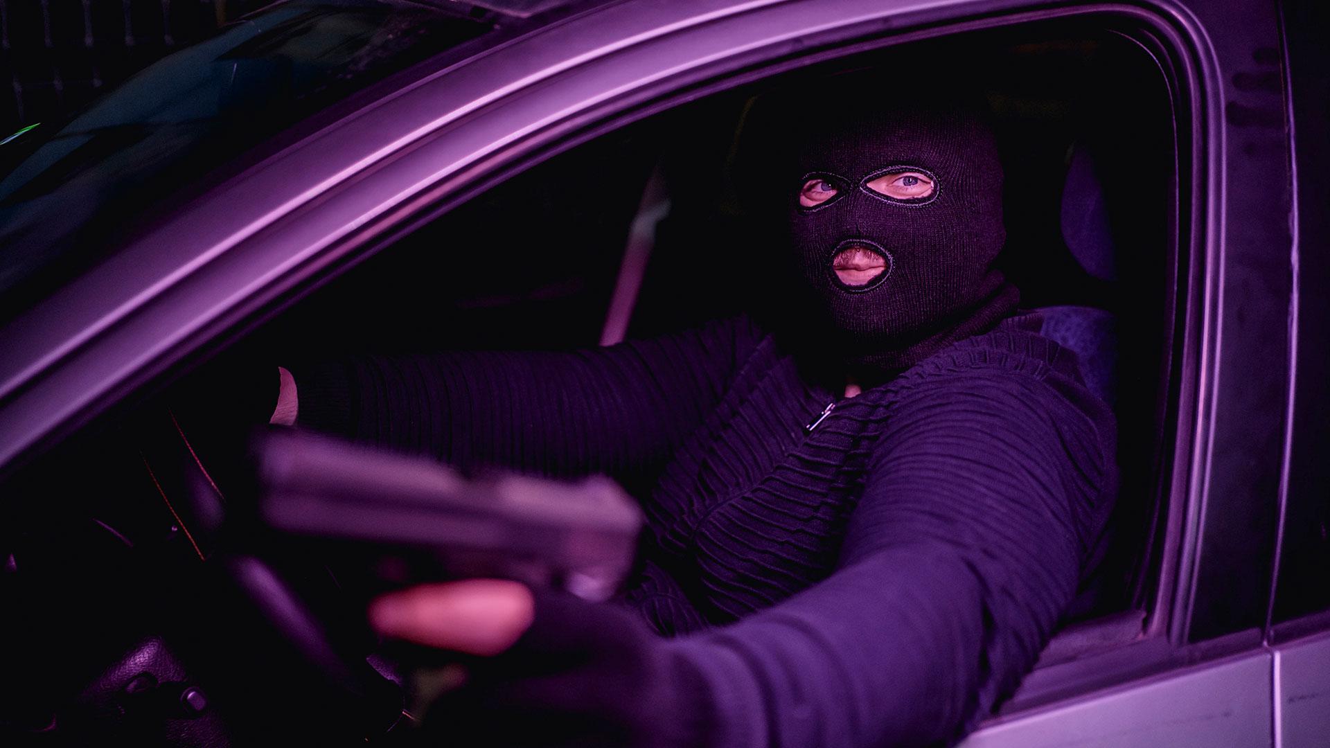 "The Guy Runs Up To Me, Shoves A Gun In My Face" - Could You Stay Calm If This Happened To You? - Vimarsana News