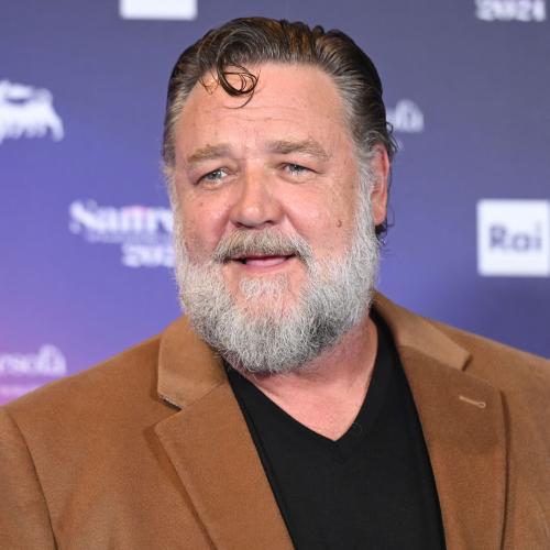 Russell Crowe Has Deadset Shaven 20 Years Off In New Beardless Selfie