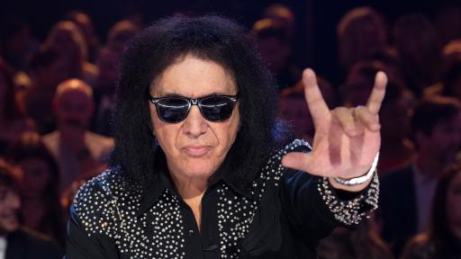 KISS’ Gene Simmons Faints Behind the Wheel, Crashes… But He’s OK